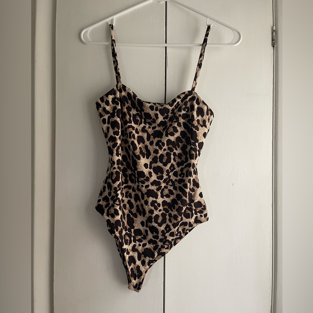 White fox leopard straight neck body suit